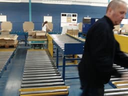 Why Conveyor Systems Are Critical for Improving the Flow of Goods in Distribution Centres
